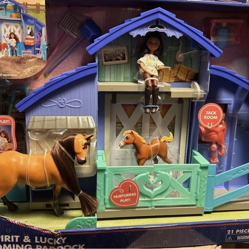 Dreamworks Spirit Rinding Free Horse Stable Playset with Brown and Blue